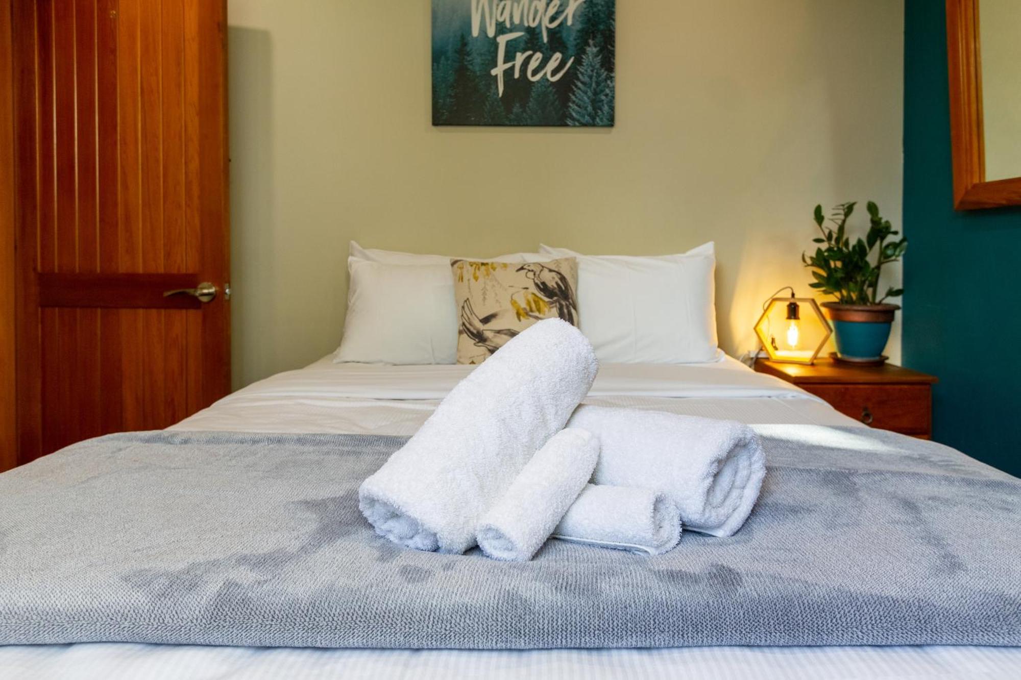 Sherwood Lodge 4-Bedroom Holiday Home With Spectacular Views 크라이스트처치 외부 사진